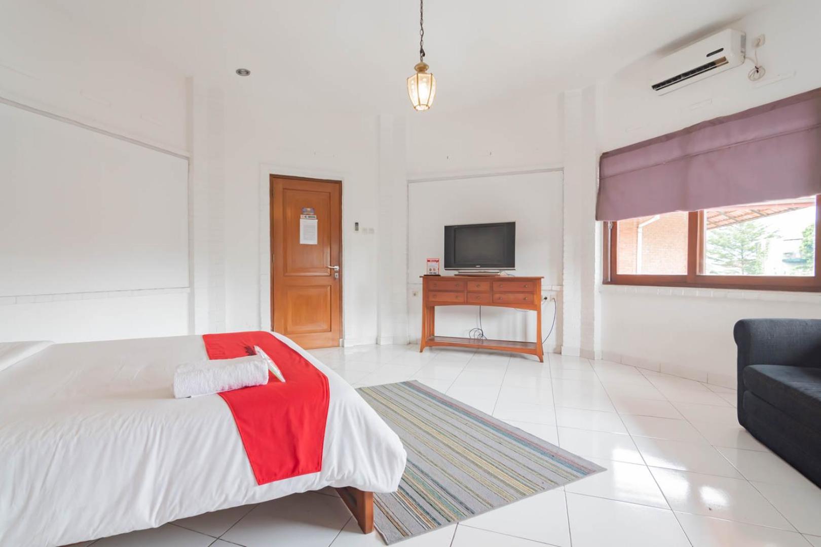 เรดดอร์ซ เนียร์ ดาโก ปาการ์ บันดุง Hotel ภายนอก รูปภาพ
