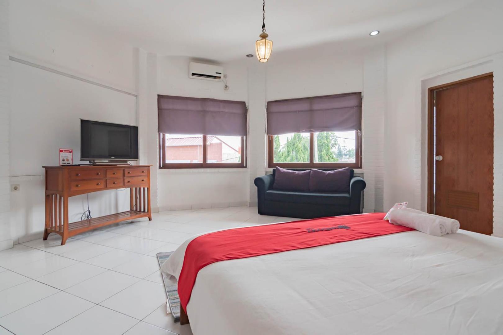 เรดดอร์ซ เนียร์ ดาโก ปาการ์ บันดุง Hotel ภายนอก รูปภาพ